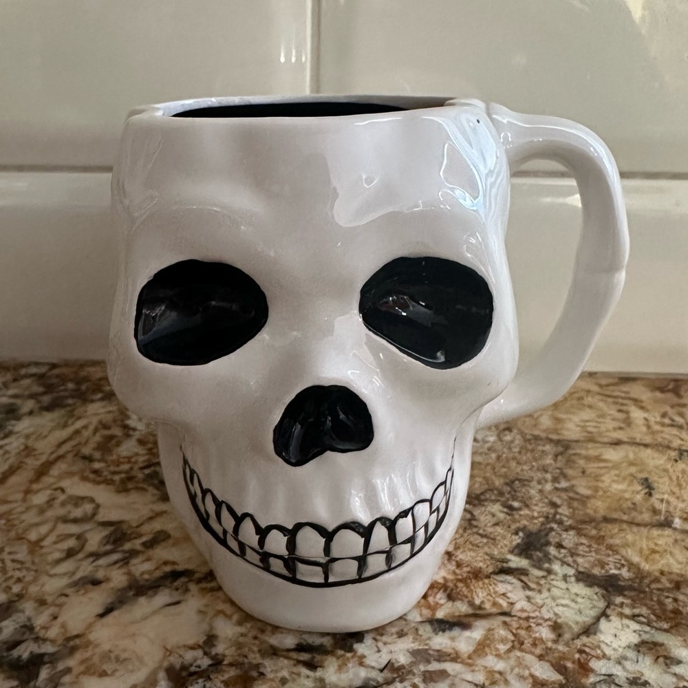 Skull mug